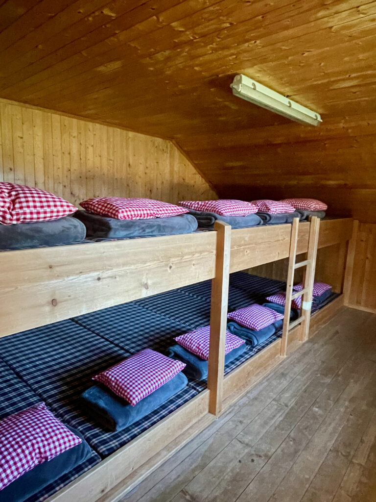 Zimmer vom Lagerhaus Alp Steinetli Sörenberg - Wunderschön gelegene Gruppenunterkunft für Ihr Skilager direkt an der Skipiste